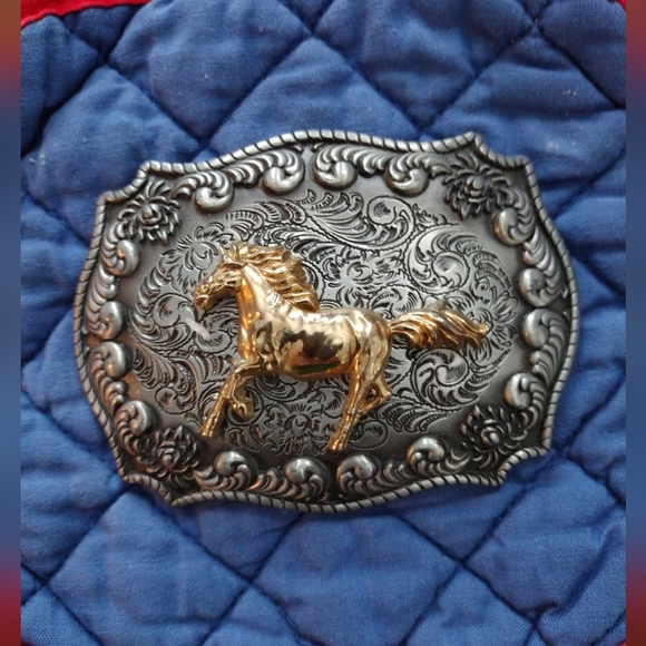 Vintage Style Running Horse Western Belt Buckle also Stock in the US - Picture 1 of 3